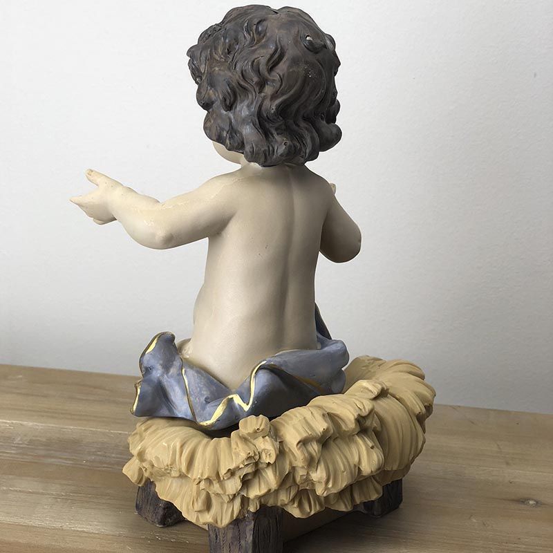 Niño Jesús sentado en cuna
