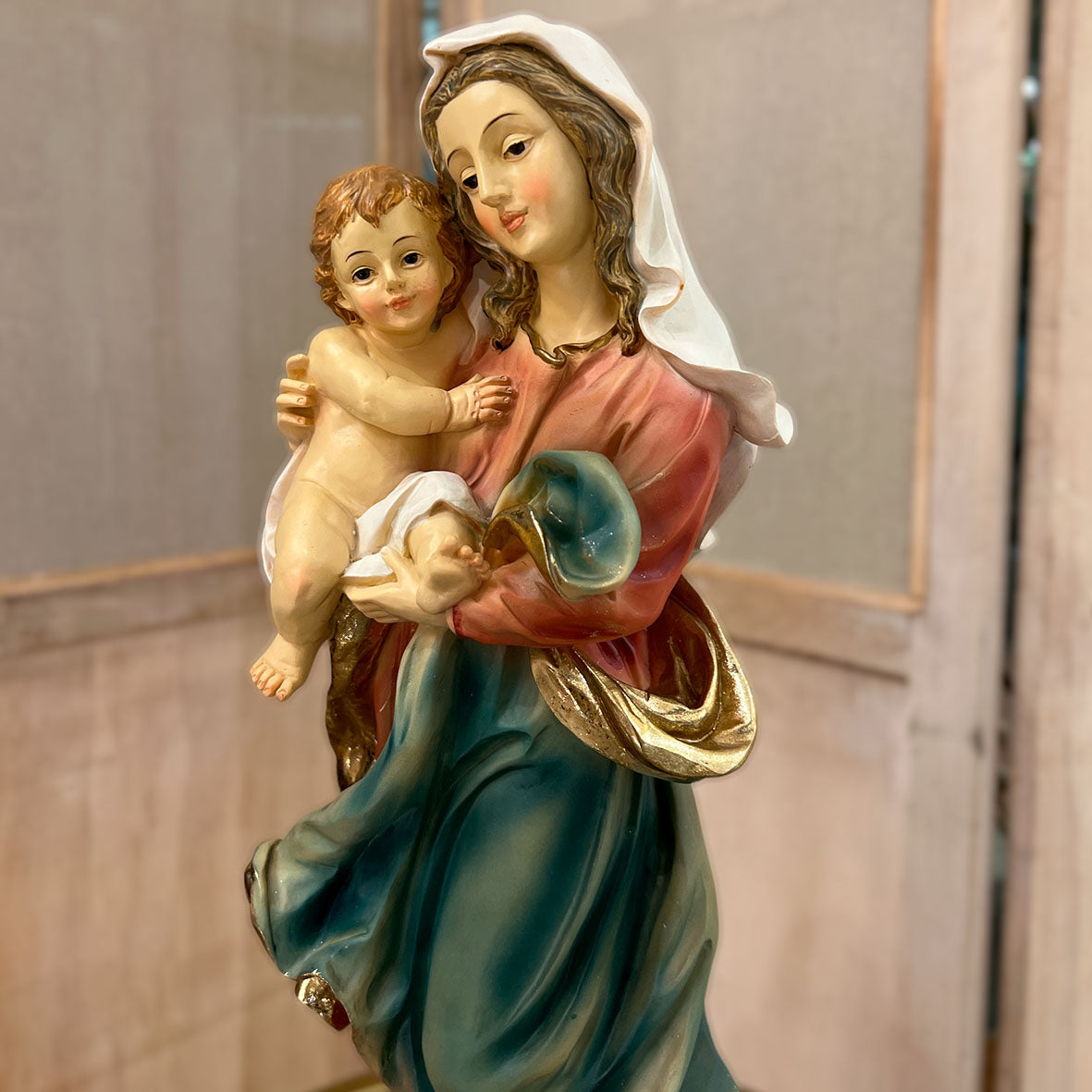 Virgen con Niño Sobre Peana